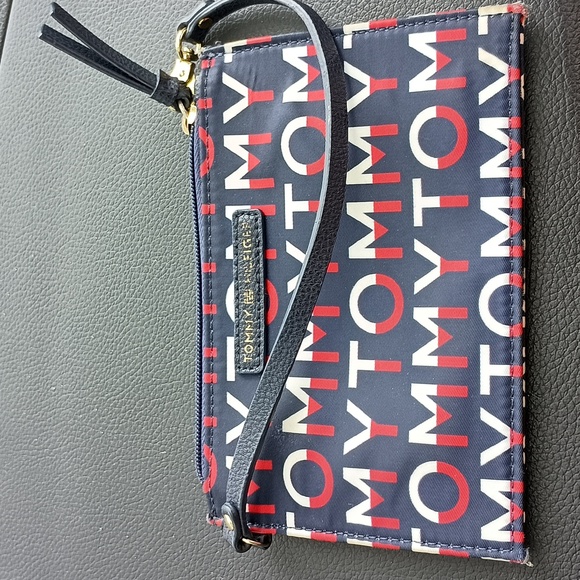 Tommy Hilfiger Handbags - Tommy Hilfiger wristlet